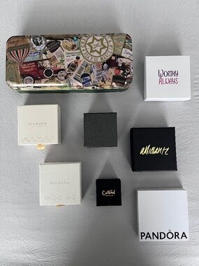 Empty Jewerly Boxes